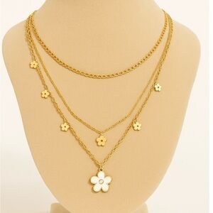 Layered Clover Leaf Pendant Necklace Gold Tone
